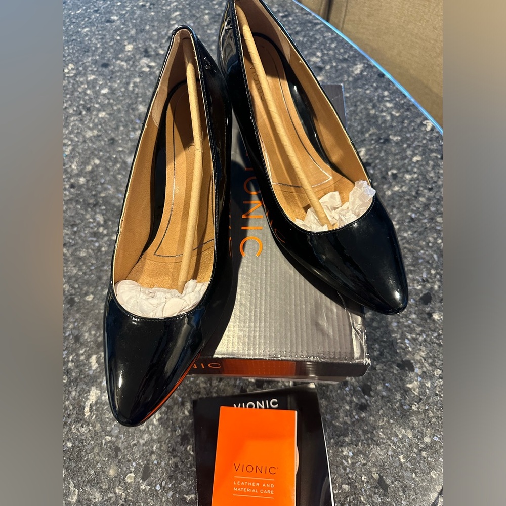 Vionic Mia Patent Leather pumps size 9